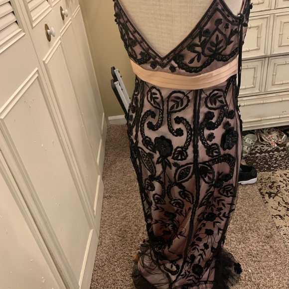 Elegant Black and Pink Embroidered Dress with matching bolero jacket - Picture 4 of 6